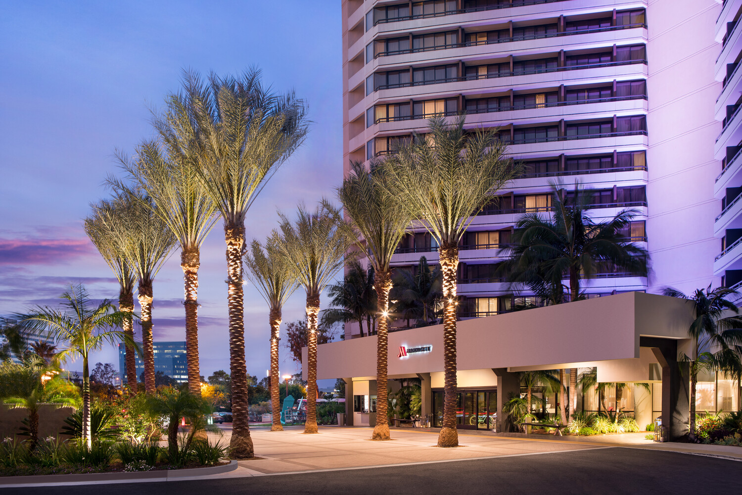 irvine marriott entrance at night