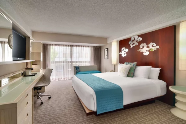 standard king room at atrium irvine