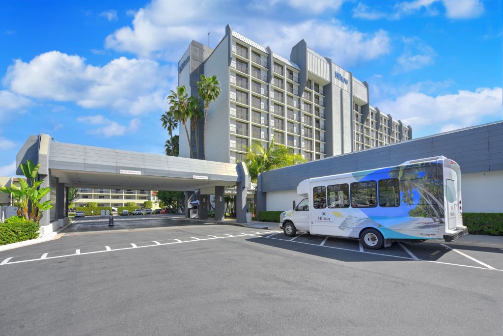 hilton irvine entrance with bus transportation