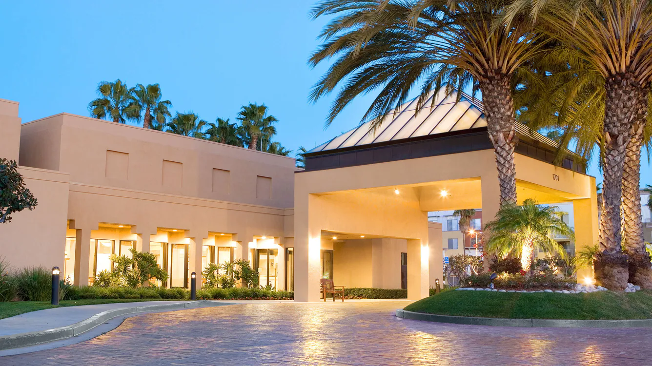 entrance at Courtyard Irvine John Wayne Airport