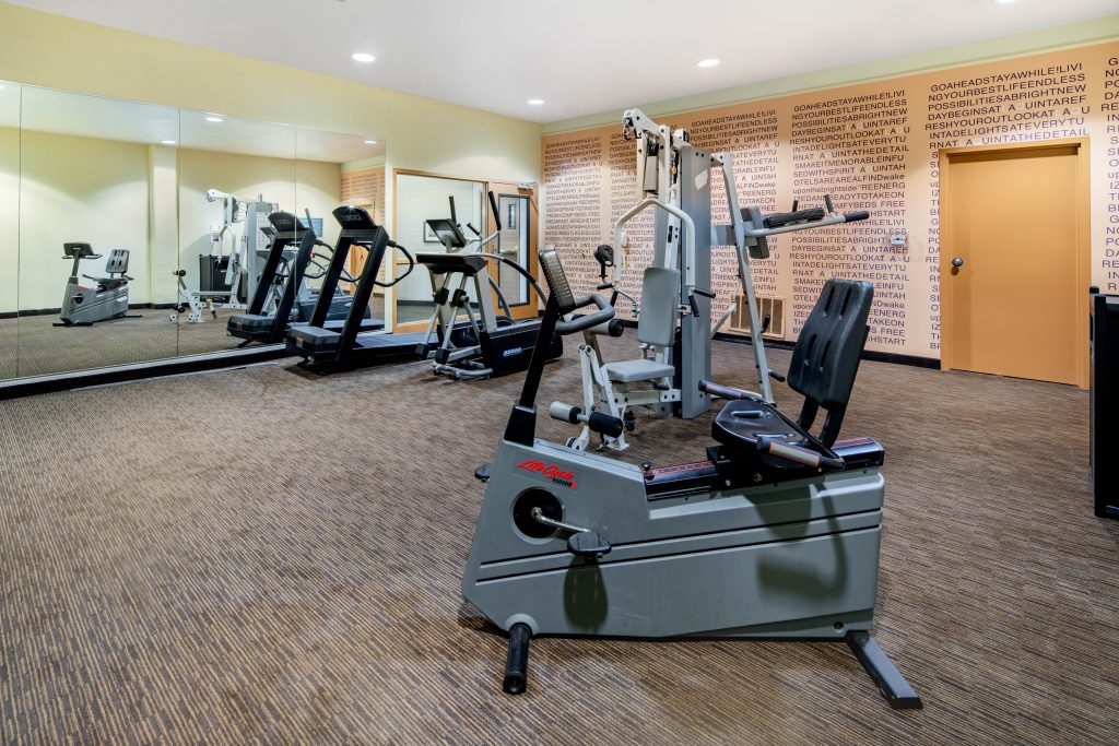 fitness center at la quinta inn and suites irvine spectrum