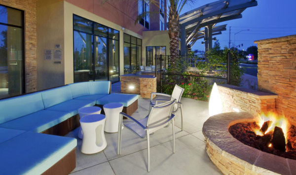 outdoor patio at springhill suites john wayne airport irvine